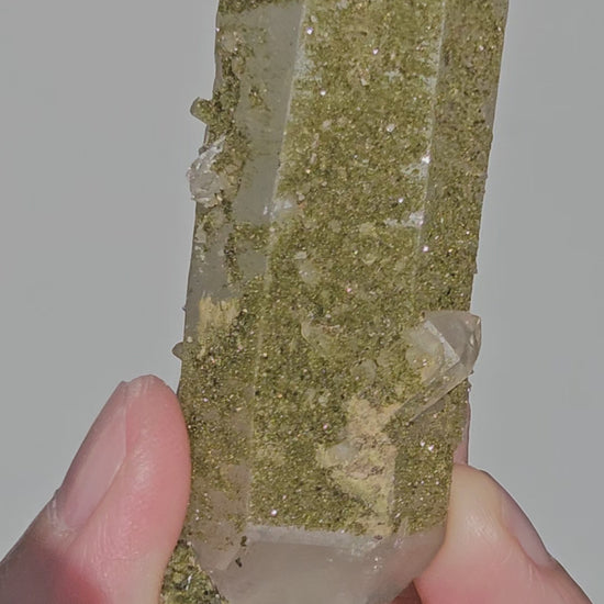 Video of glittery epidote on double terminated chlorite quartz from Hakkari, Turkey