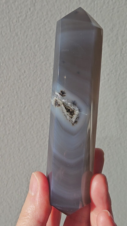 Video of dendritic agate point