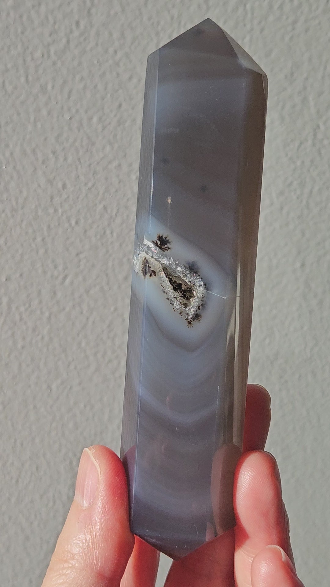 Video of dendritic agate point