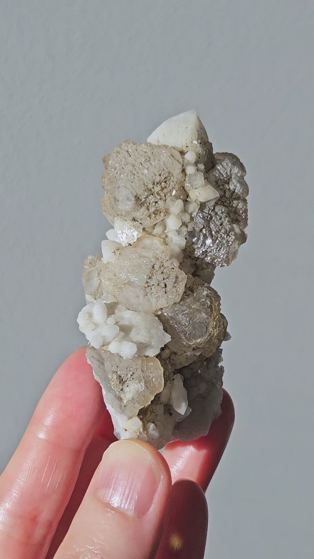Video of stepped fluorite on white quartz from Inner Mongolia