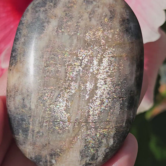Video of rainbow lattice sunstone from tanzania